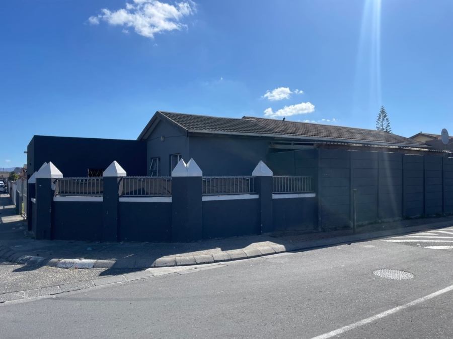 3 Bedroom Property for Sale in Beacon Valley Western Cape
